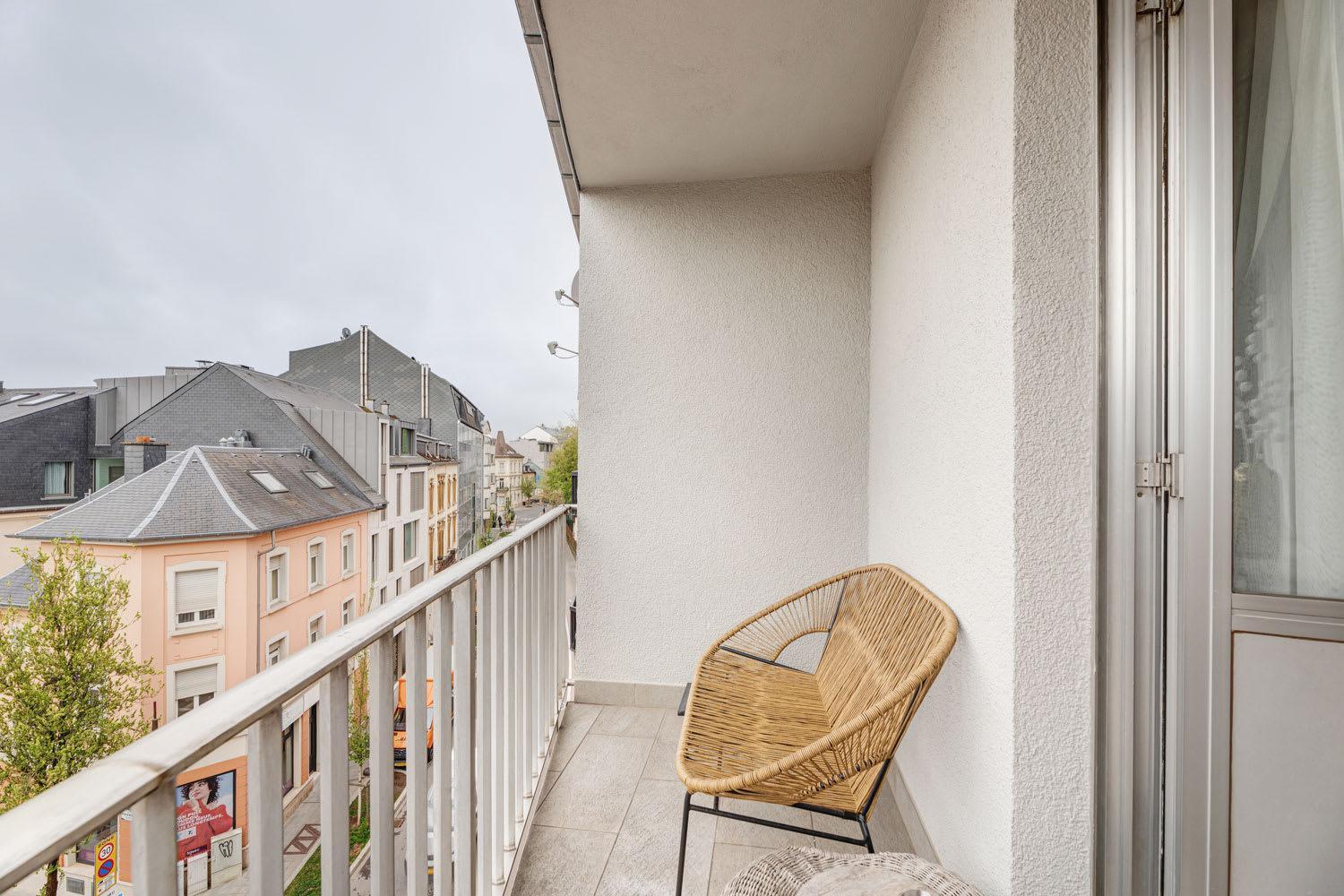 Elegant Getaway With Balcony & Charm